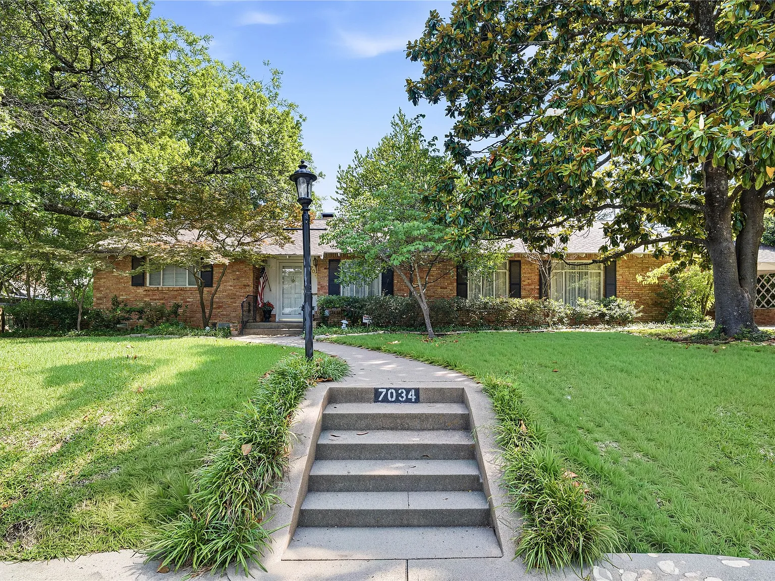 7034 Cornelia Ln